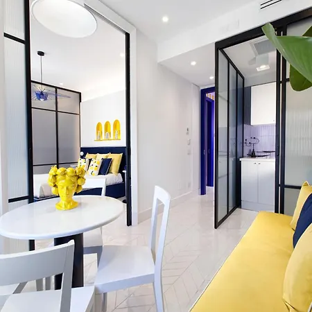 Apartment In Sorrento Near Beaches סורנטו